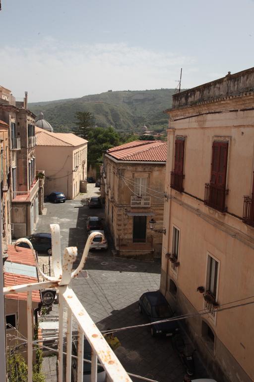 לינה וארוחת בוקר טרופאה Al Vecchio Castello מראה חיצוני תמונה