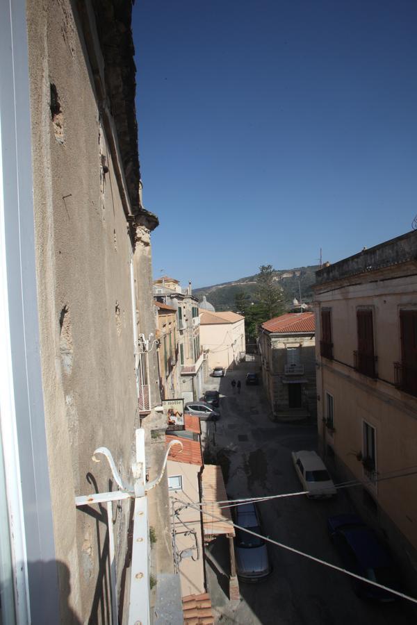 לינה וארוחת בוקר טרופאה Al Vecchio Castello מראה חיצוני תמונה